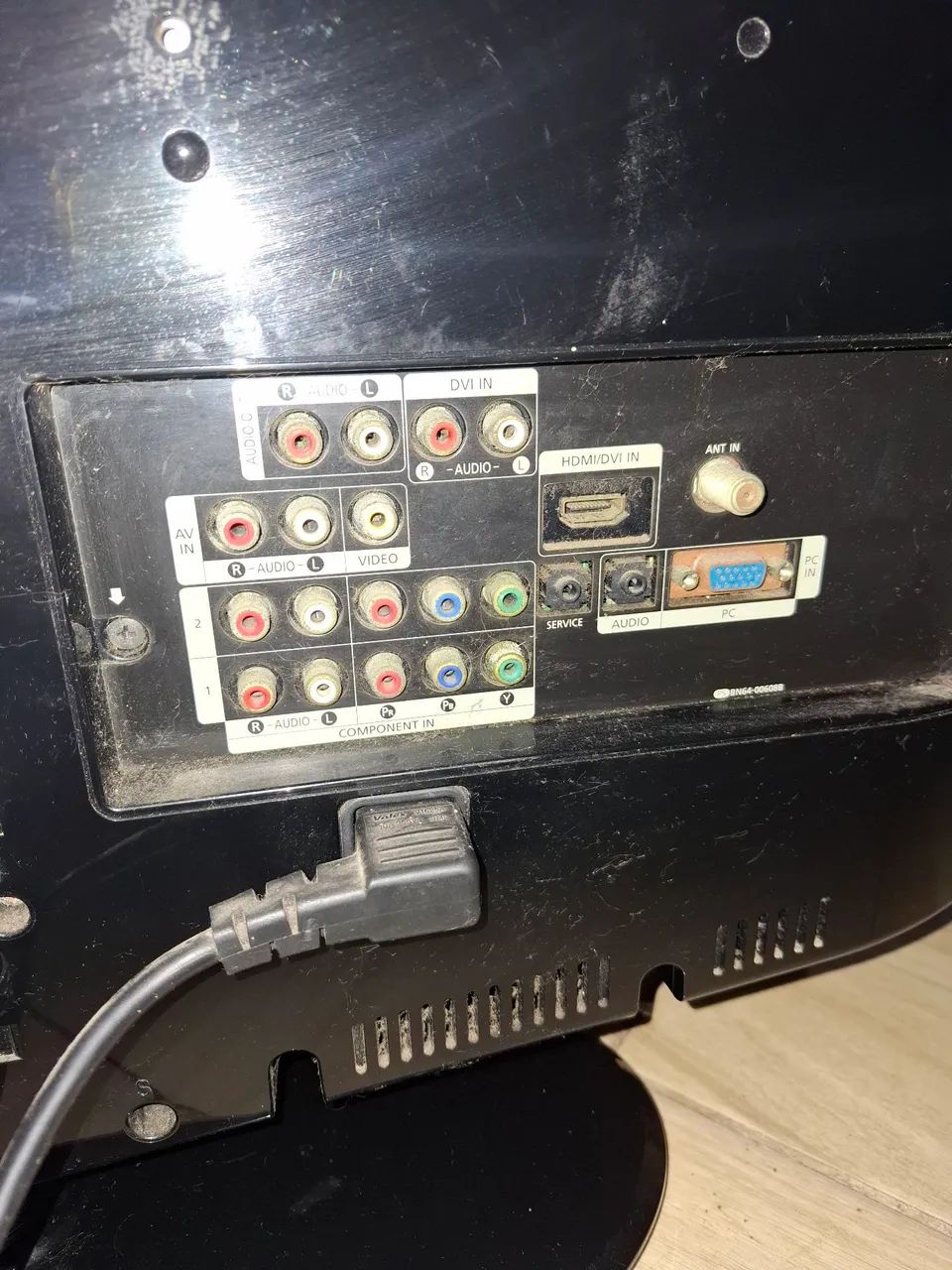 Tv com defeito porém dando pra assistir  - Foto 3