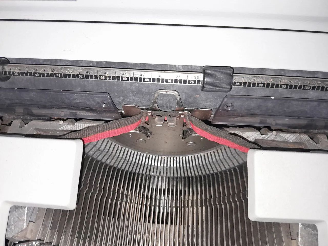 Máquina de escrever Olivetti Linea 98 - Foto 4