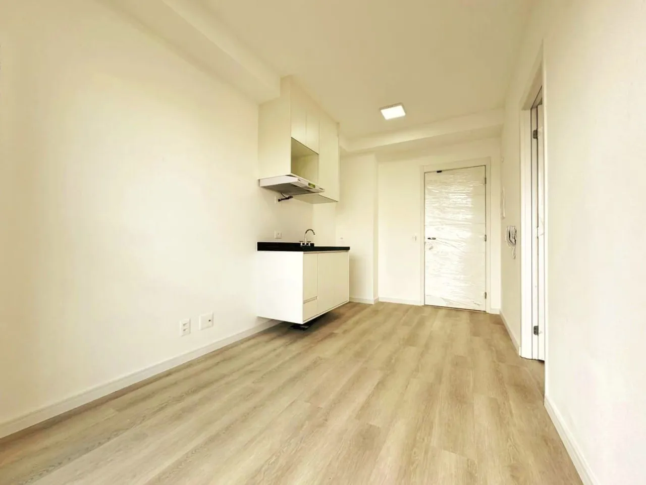 Studio para locação, 28m² com varanda, armários e ao lado do metrô Oratório, Vila Prudente