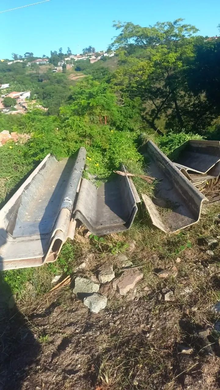 VENDO TELHA CANALETA ALTA DE 3MT E 2MT  NA ARNIQUEIRAS ÁGUA CLARAS 