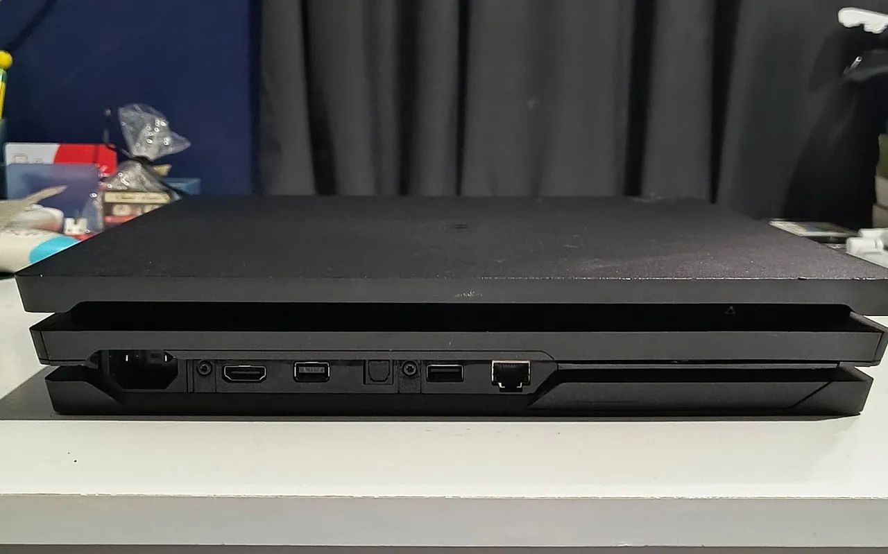 Console Playstation 4 Pro 1TB + 2 jogos - Foto 4