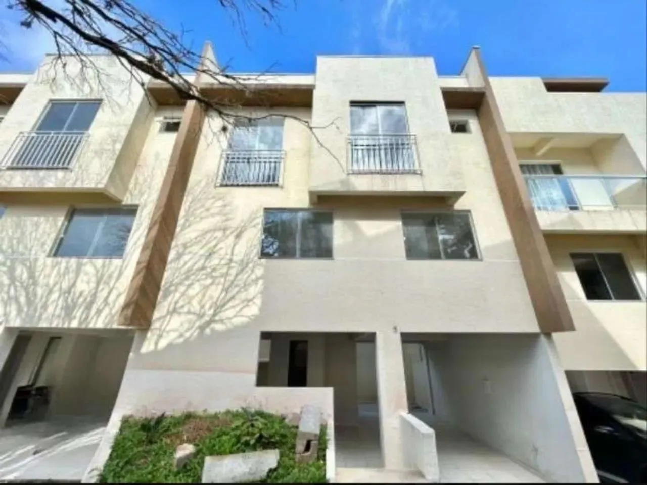 Sobrado novo à Venda com 3 quartos , Ahú, Curitiba, PR