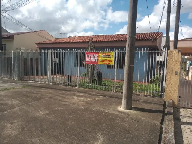 Casa no Sítio Cercado, 03 quartos, com amplo terreno.