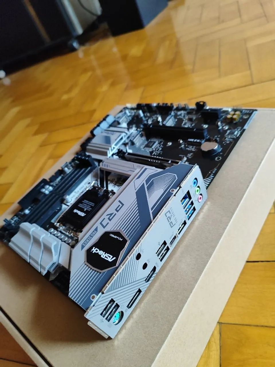 Z790 AsRock 64302737688323122