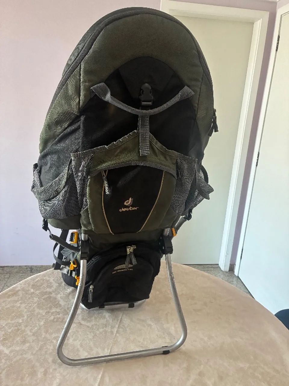 Mochila Deuter Kid Comfort 3 de carregar bebê - Foto 2