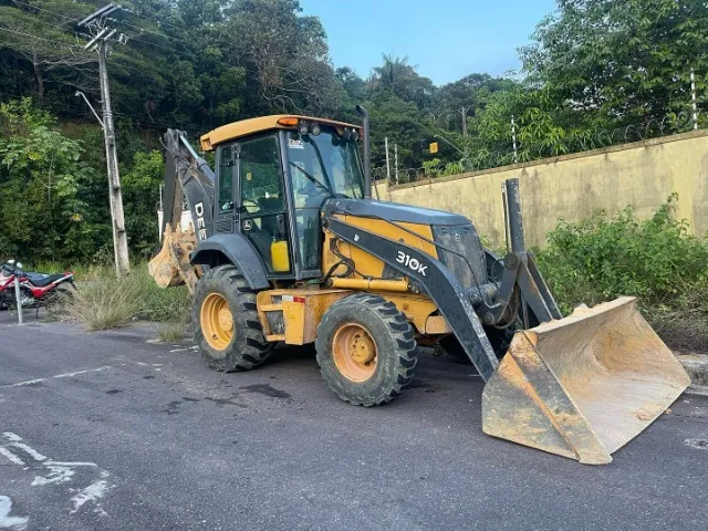LOCAÇÃO DE RETROESCAVADEIRAS