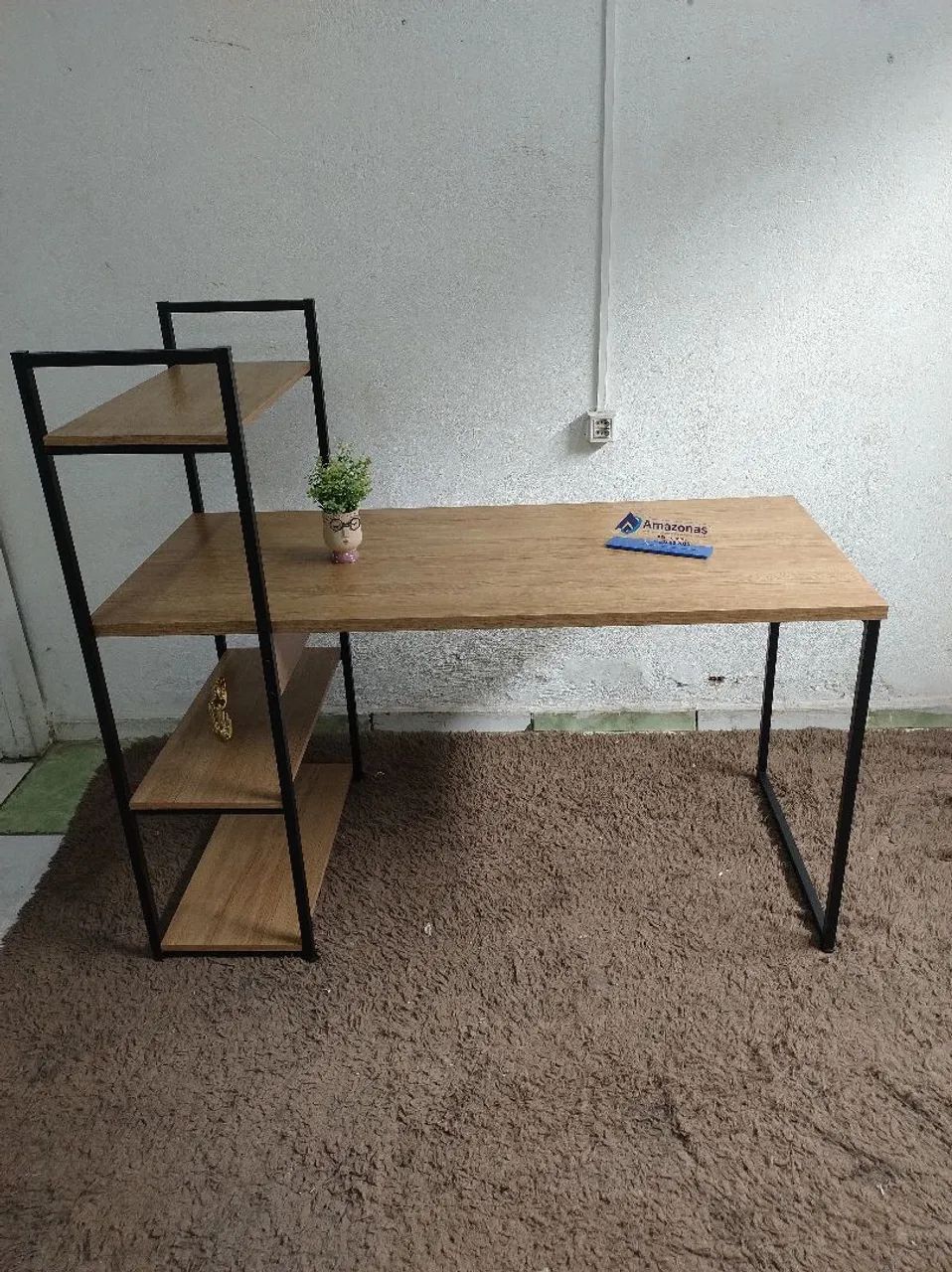 Mesa com Prateleiras - Linha Industrial 