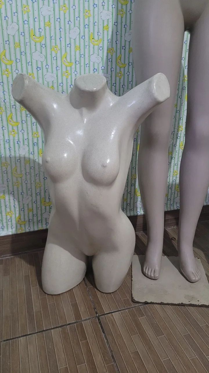 Kit com 3 Manequins Femininos Semi Novos - Foto 2