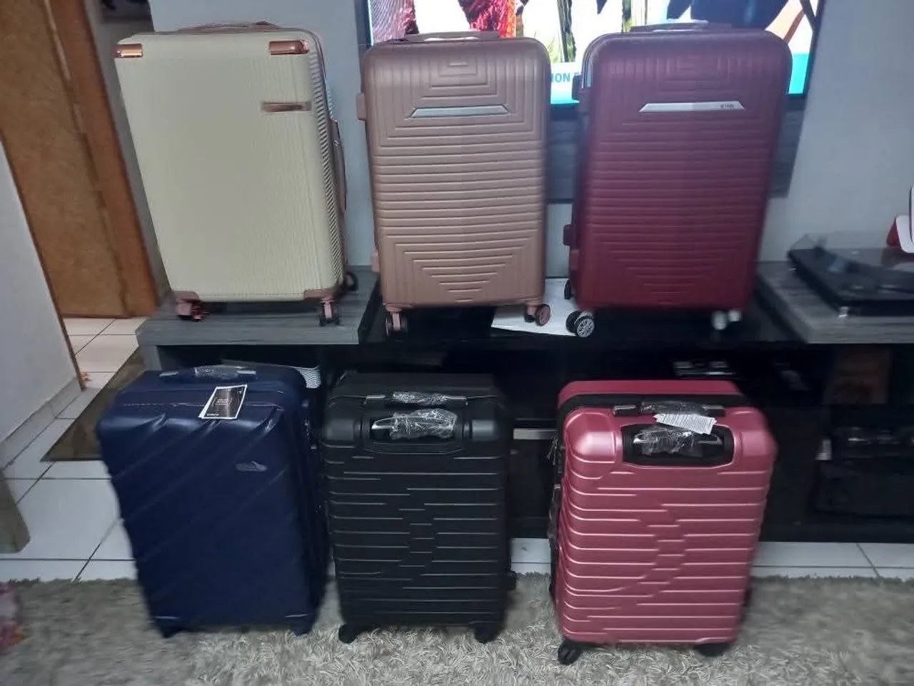 Malas de bordo de 10kg<br>Ou mala M 23 kg <br>Rodas 360 malas novas