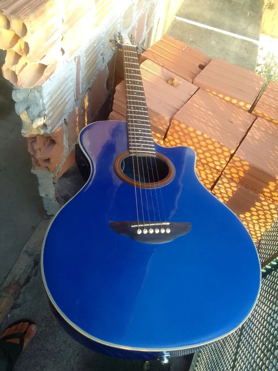 Violão Yamaha apx 4 A com à capitação da takamine funcionando perfeitamente