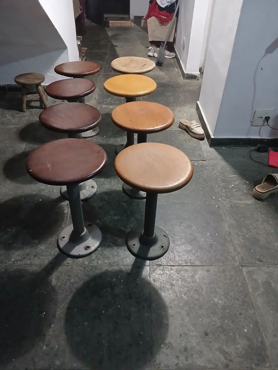 Jogo de 8 Banquetas de Madeira para Bar - Foto 2