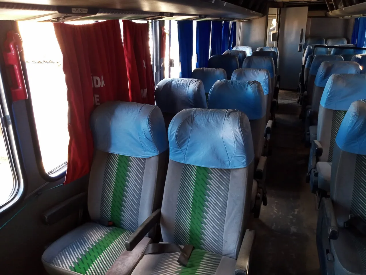 Poltronas de ônibus em excelente estado