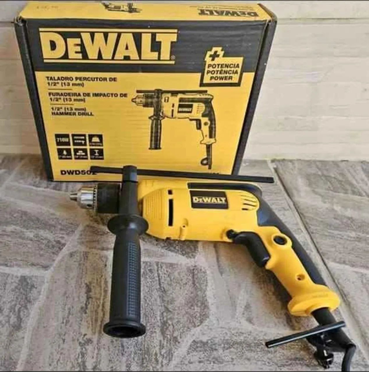 Furadeira 710w DeWalt