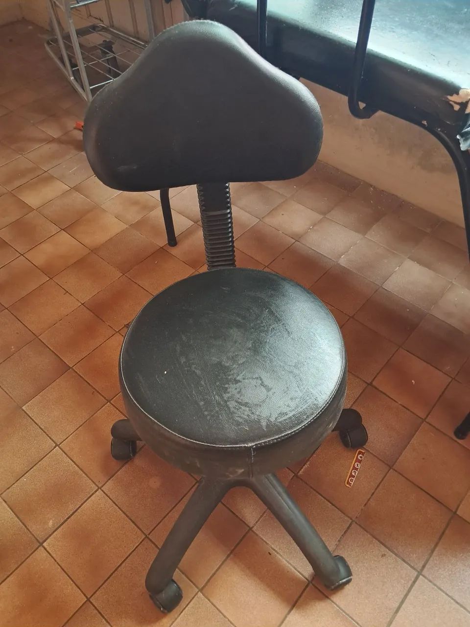 Maca e cadeira giratória 