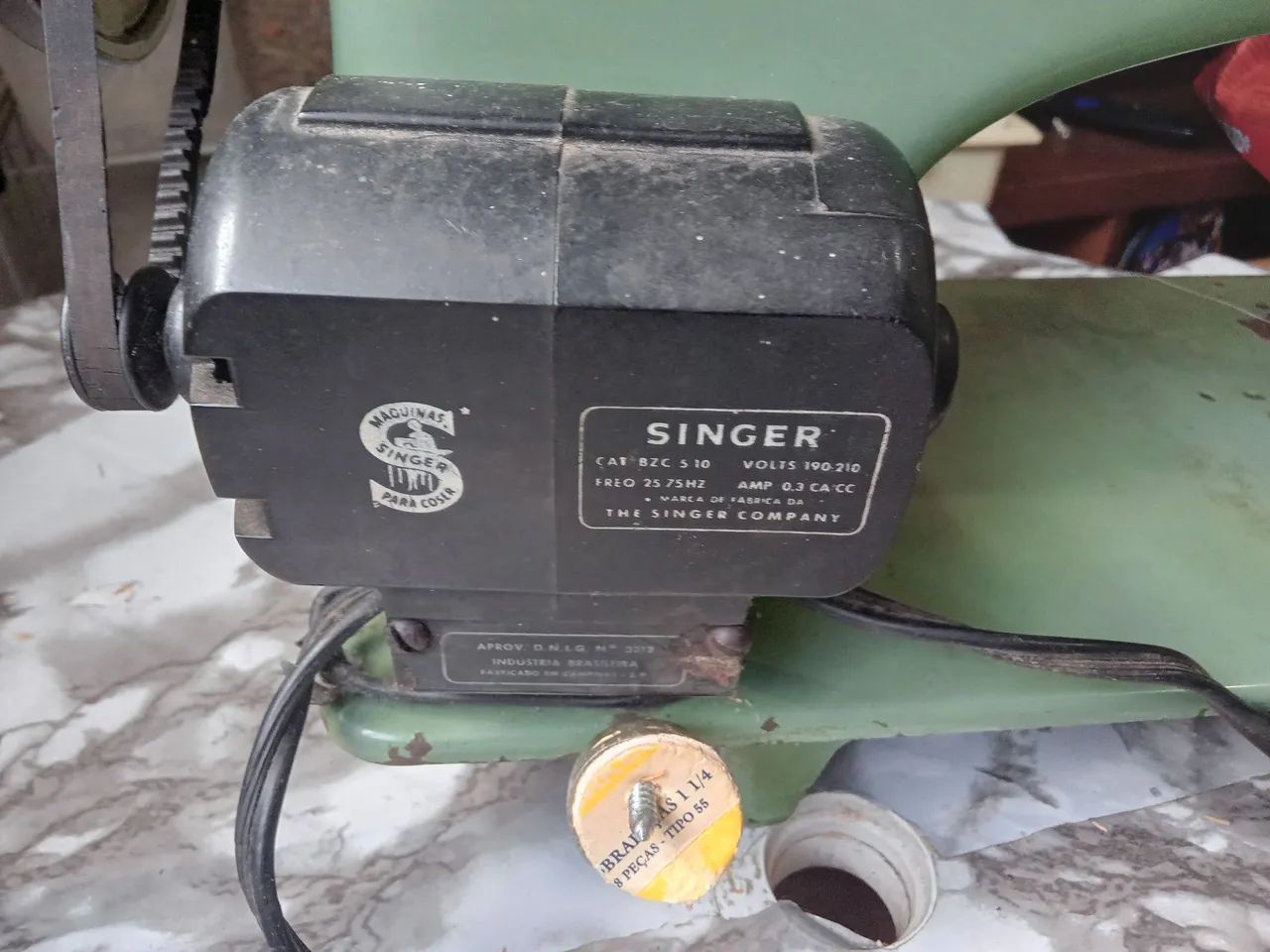 Máquina de costura Elgin Ultramatic.