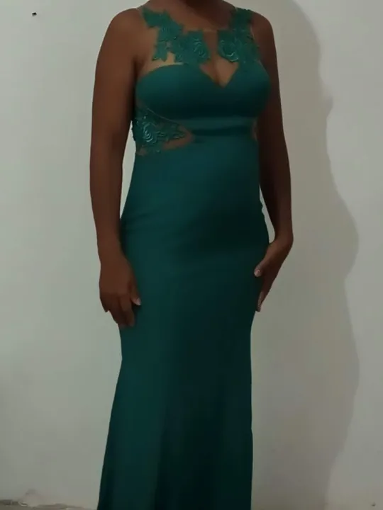 Vestido Longo Verde com Detalhes em Renda
