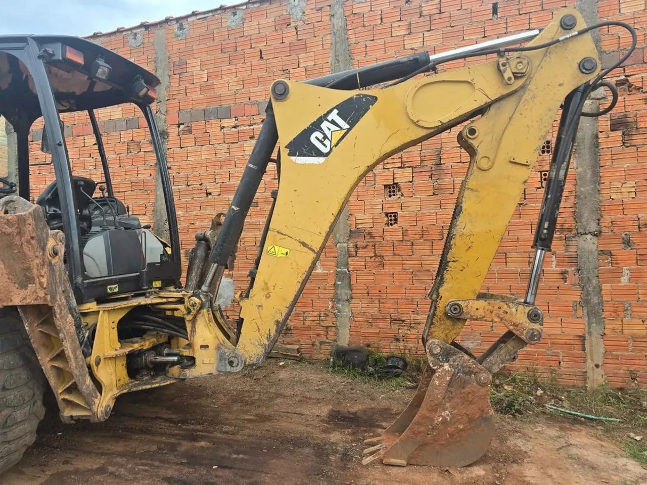 Retroescavadeira Caterpillar 416E ano 2014, traçada 4x4, toda operacional - Foto 3