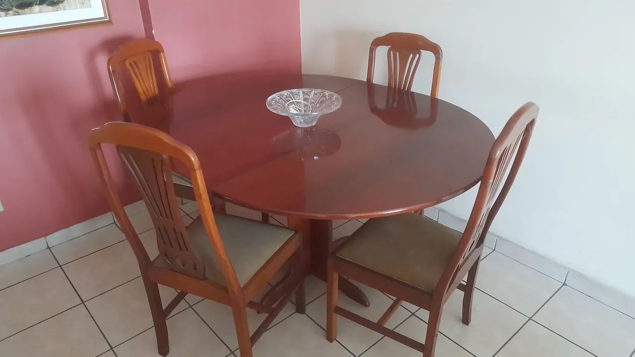 Mesa de Jantar em Madeira redonda 