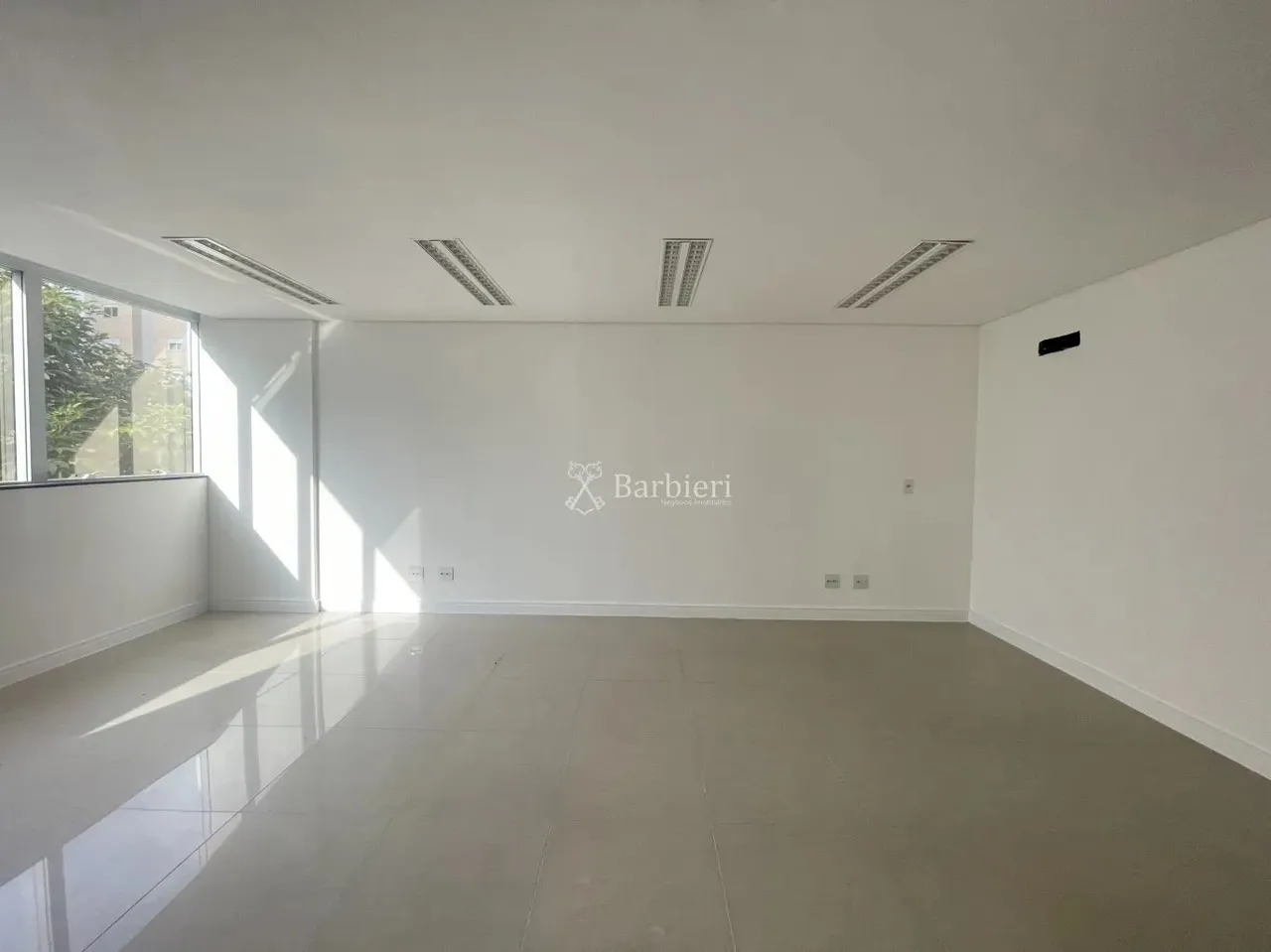 Sala Comercial para Locação com área útil 40,00 m² e 1 vaga no bairro Jardim Blumenau em B