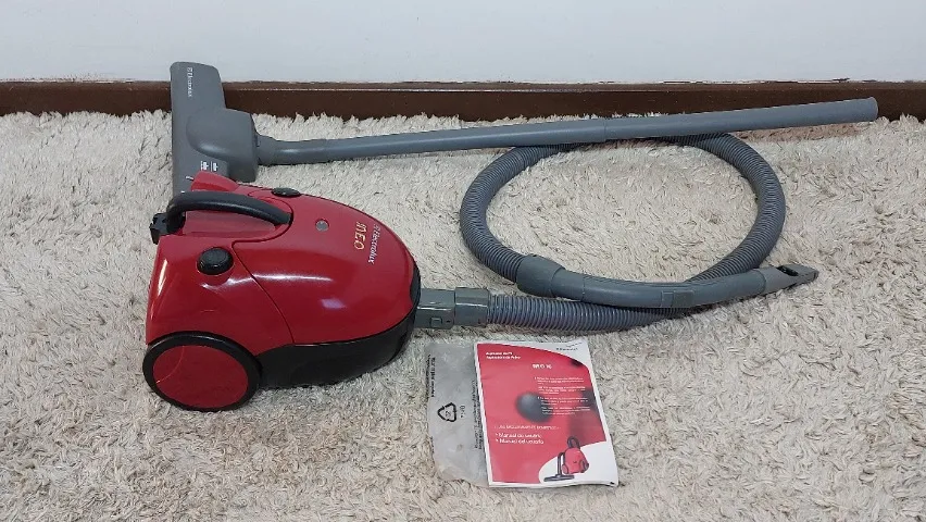 Aspirador Pó Electrolux Neo 10 - 127V - em excelente estado - ac. cartão