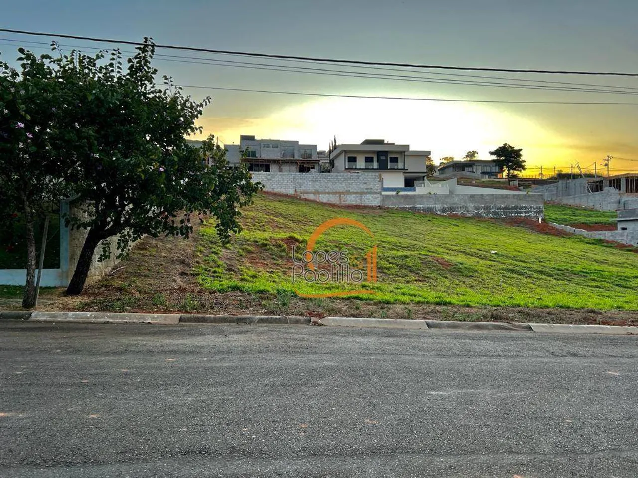 Lindo terreno à venda em condomínio fechado em Atibaia/SP!