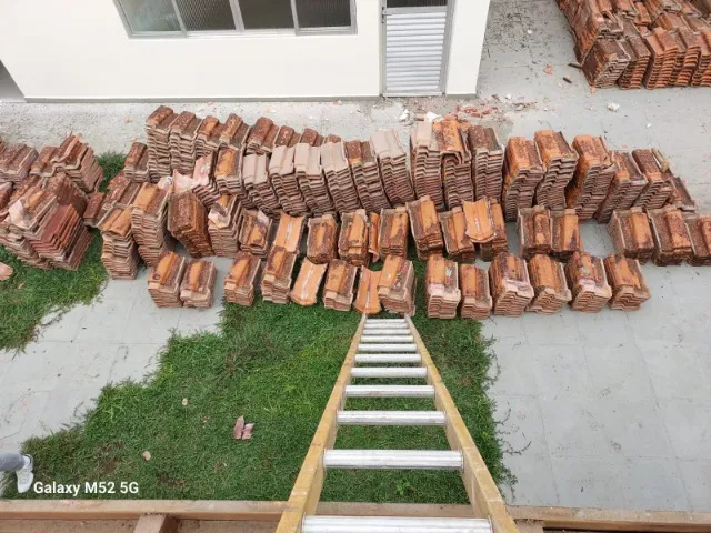 Telha Romana retiradas de casa.
