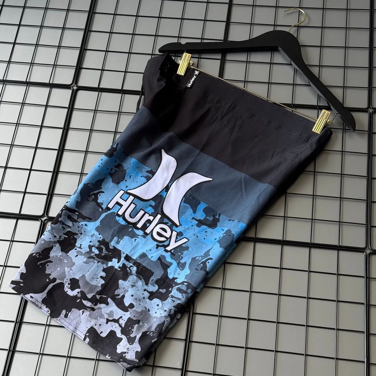 Bermuda Hurley Preta Estampada - Foto 5