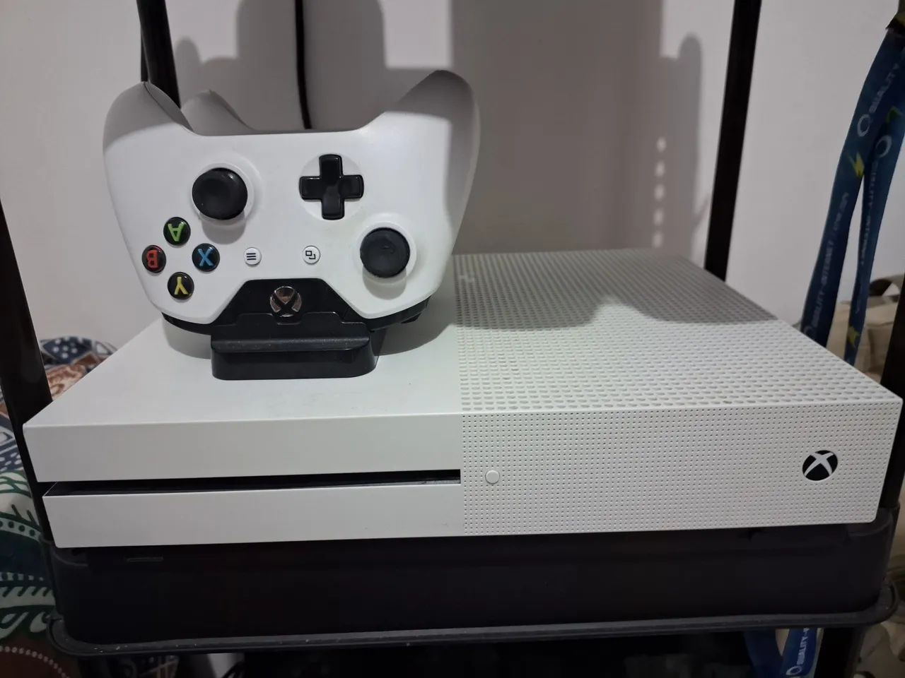 Xbox one s 1tb com controles e jogos - Foto 3