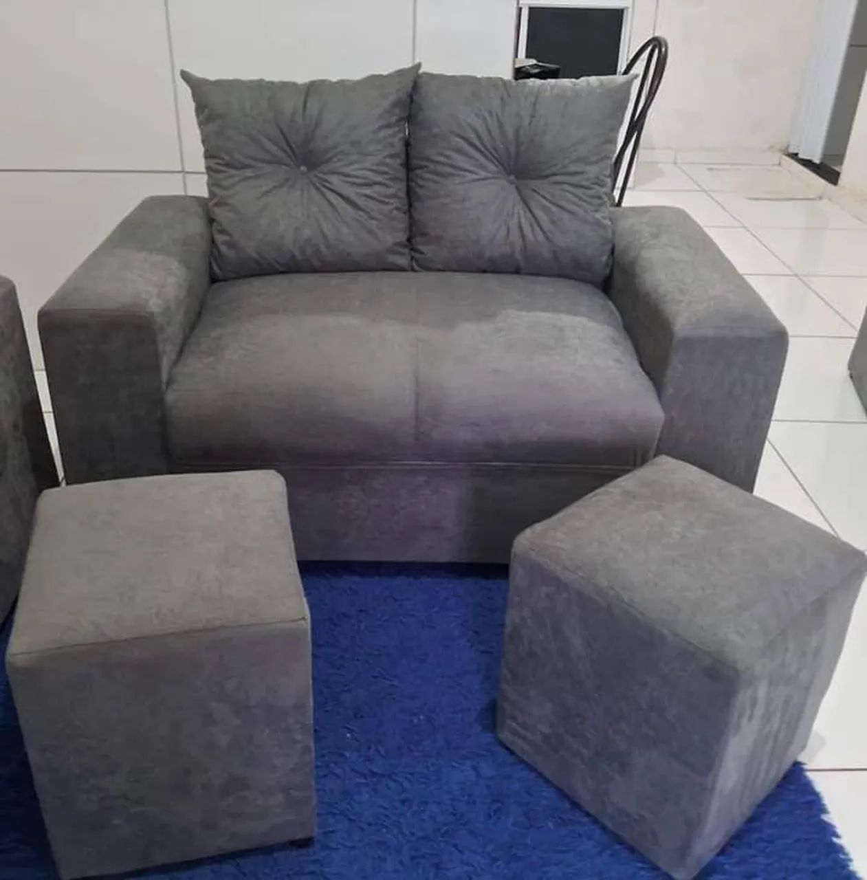 Sofa 2 lugares + 2 puffs de fábrica 