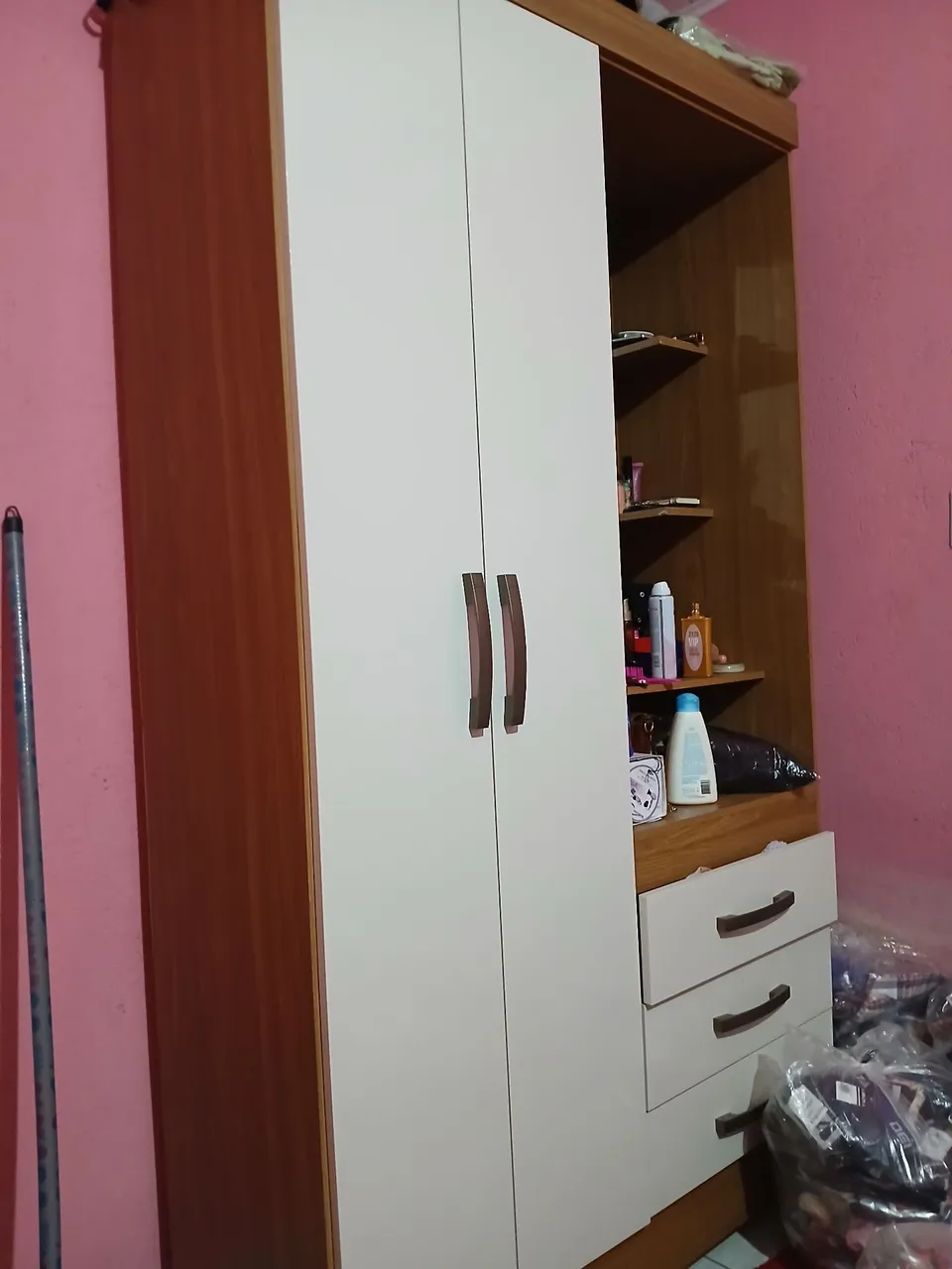 Guarda roupa com 1 Portas e 3 Gavetas