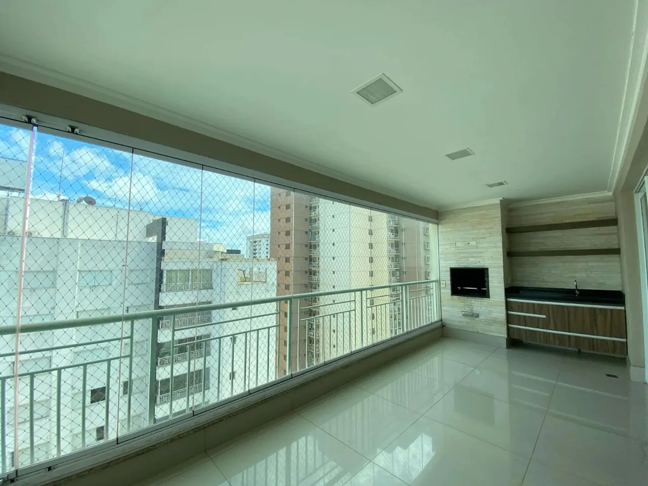 Apartamento 3 suítes no setor Serrinha