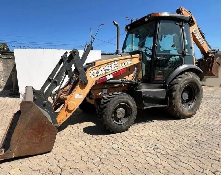 Retroescavadeira case 580n 4x4 ano 2018
