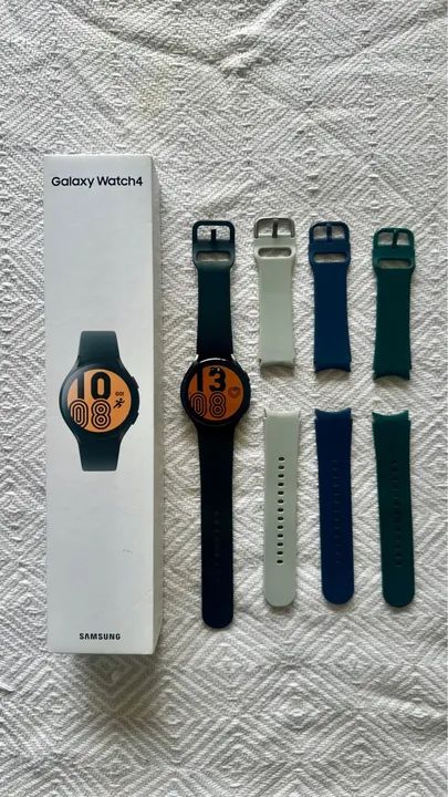 Galaxy Watch4 BT 40mm - Preto / Acompanha 4 pulseiras 