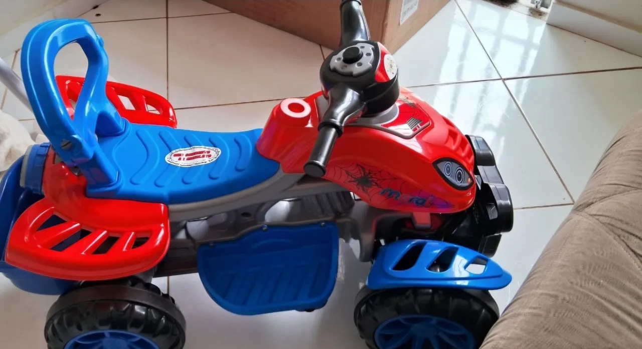 Quadriciclo infantil Spider-Man