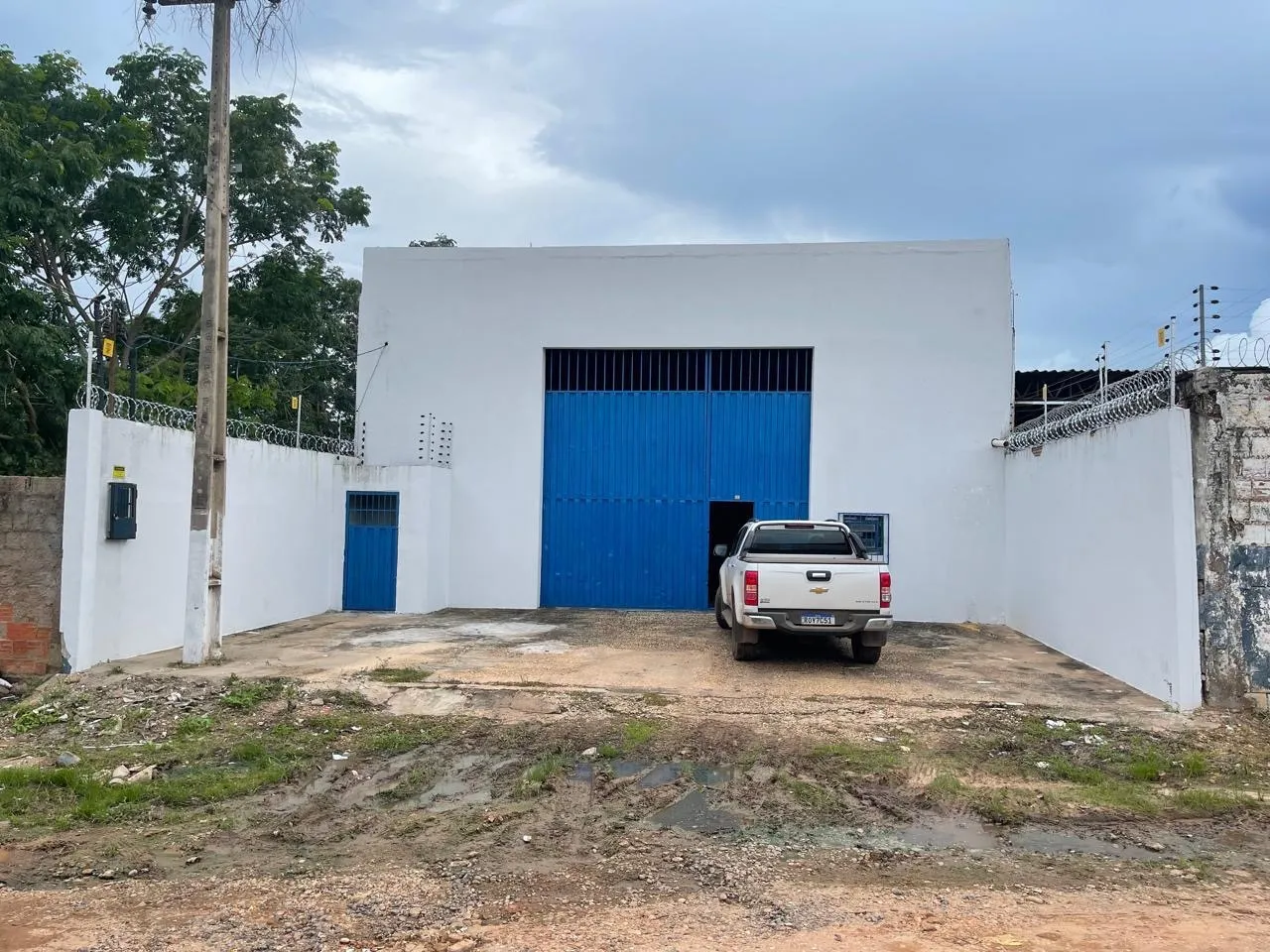 Aluga-se um galpão próximo Faculdade Ceuma