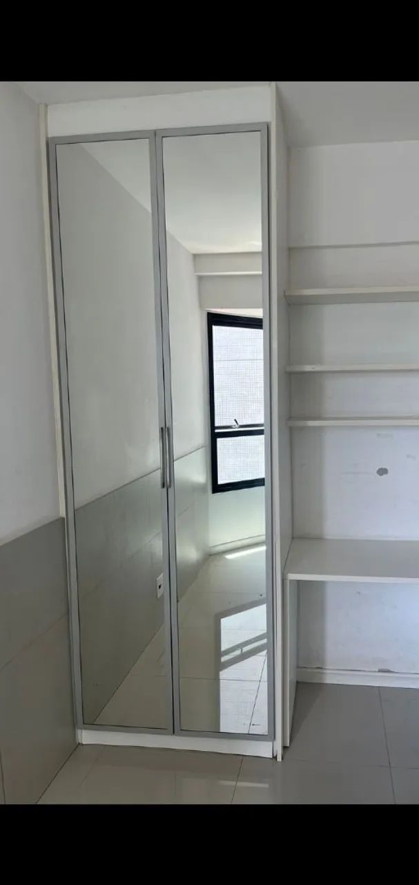 Armário Usado com espelho portas com puxadores de inox - Foto 2