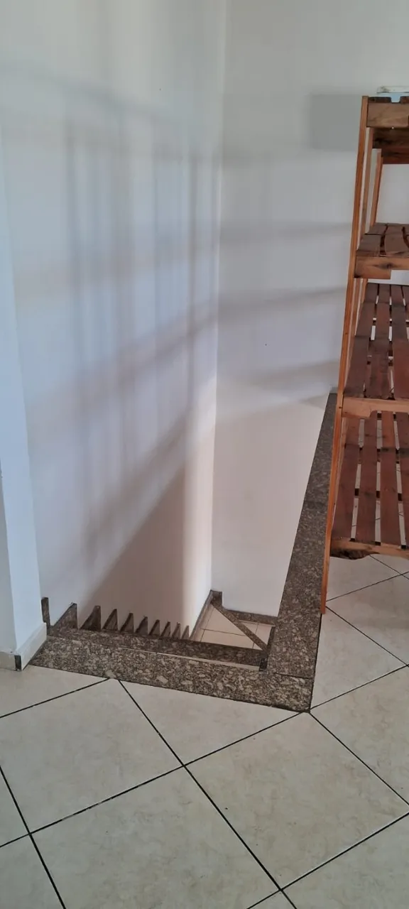 ALUGA-SE SALA COMERCIAL