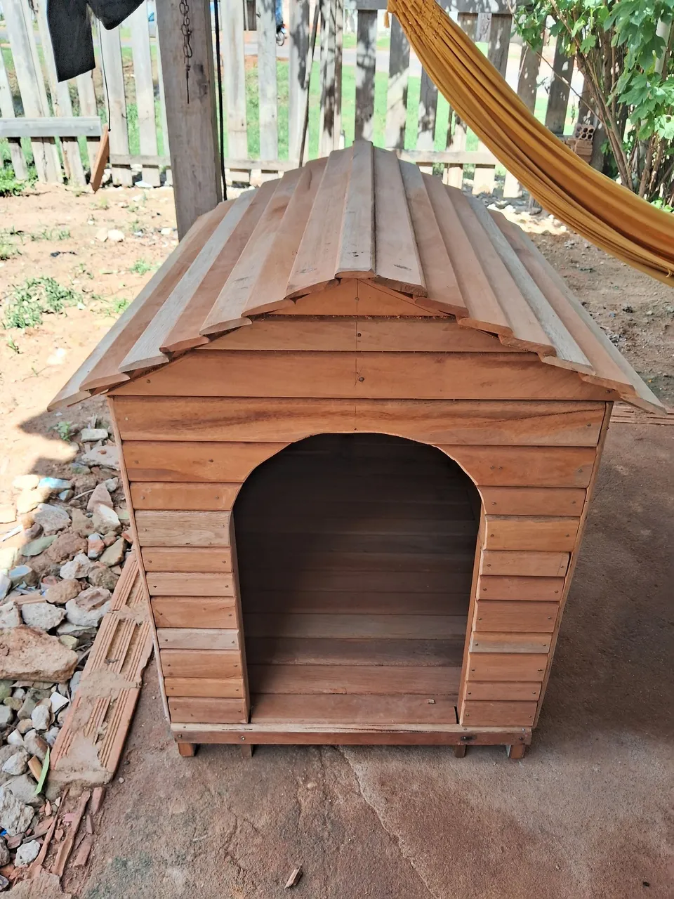 Casinha de madeira para cachorro