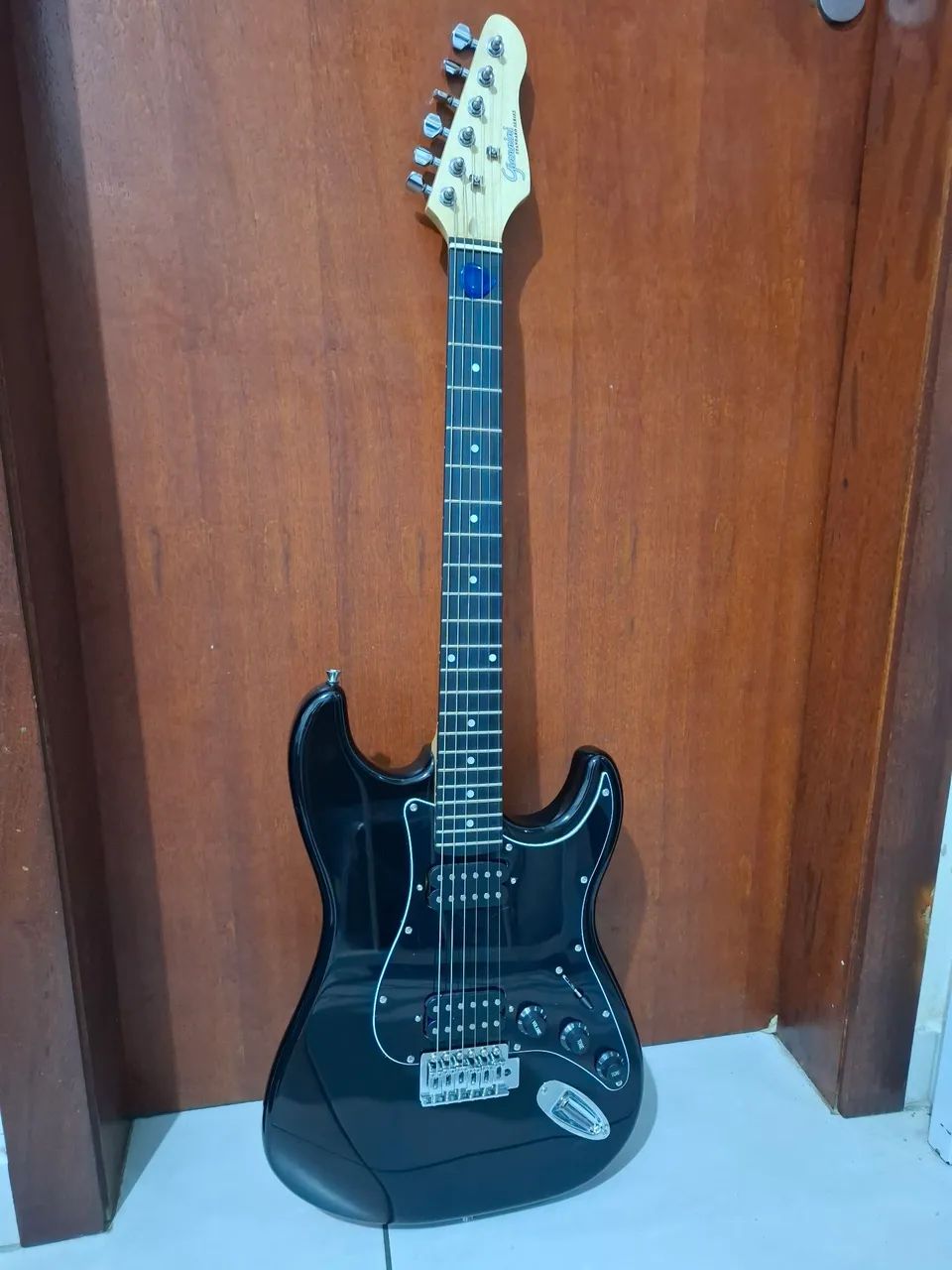 Guitarra elétrica Giannini + amplificador Meteoro Vulcano 