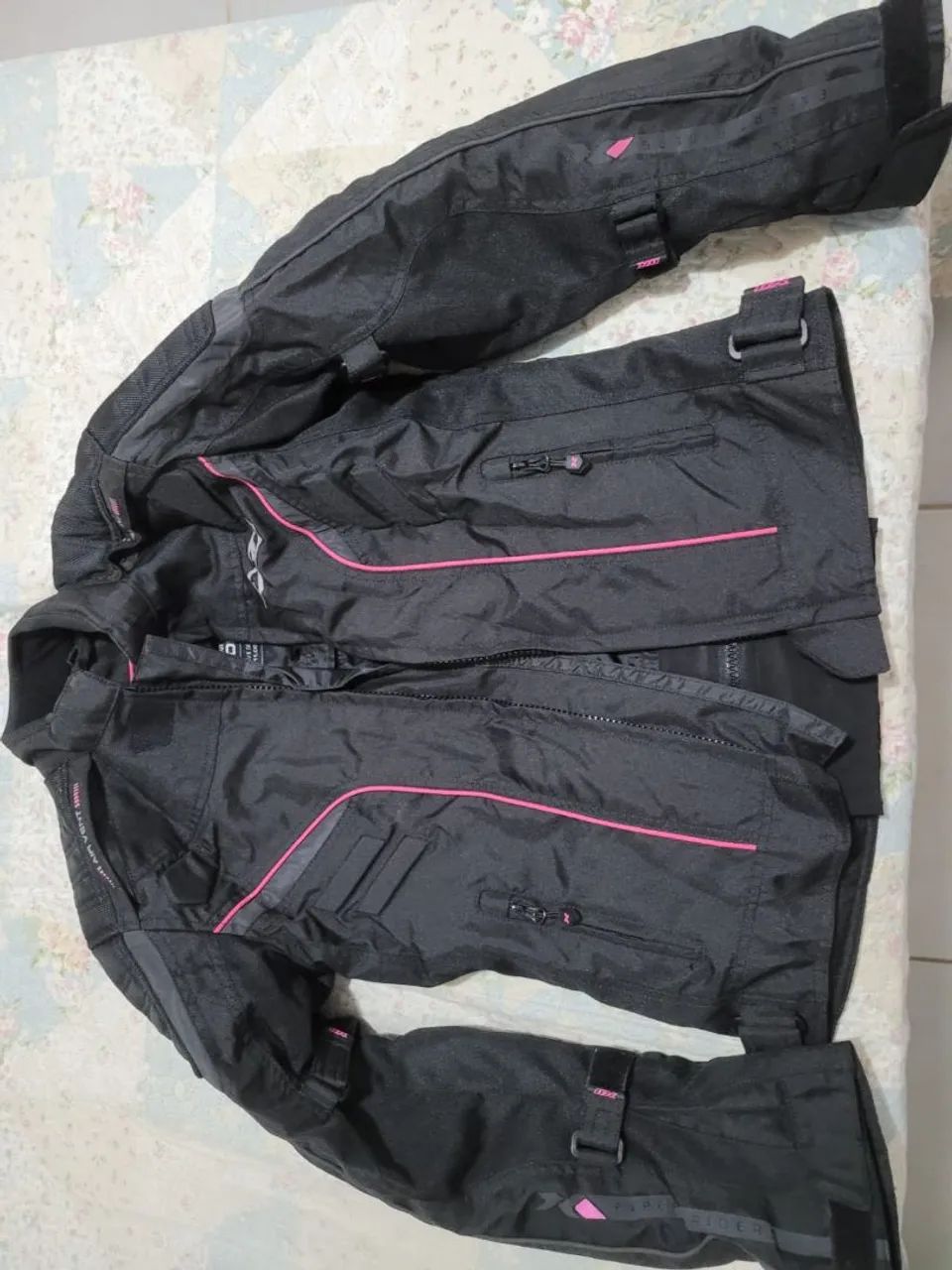 Jaqueta X11 e capacete cross R$500,00 cada 