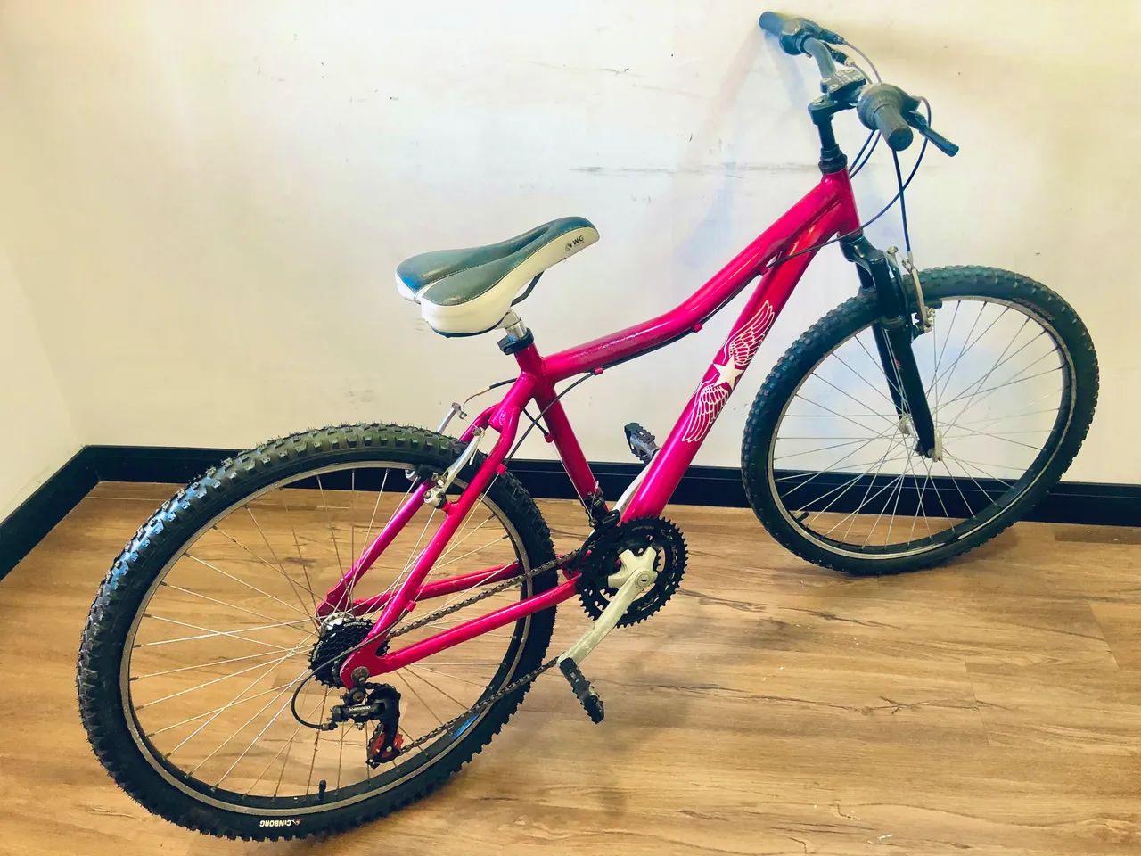 Bike aro 26, quadro 17 em alumínio, 24 velocidades, Shimano