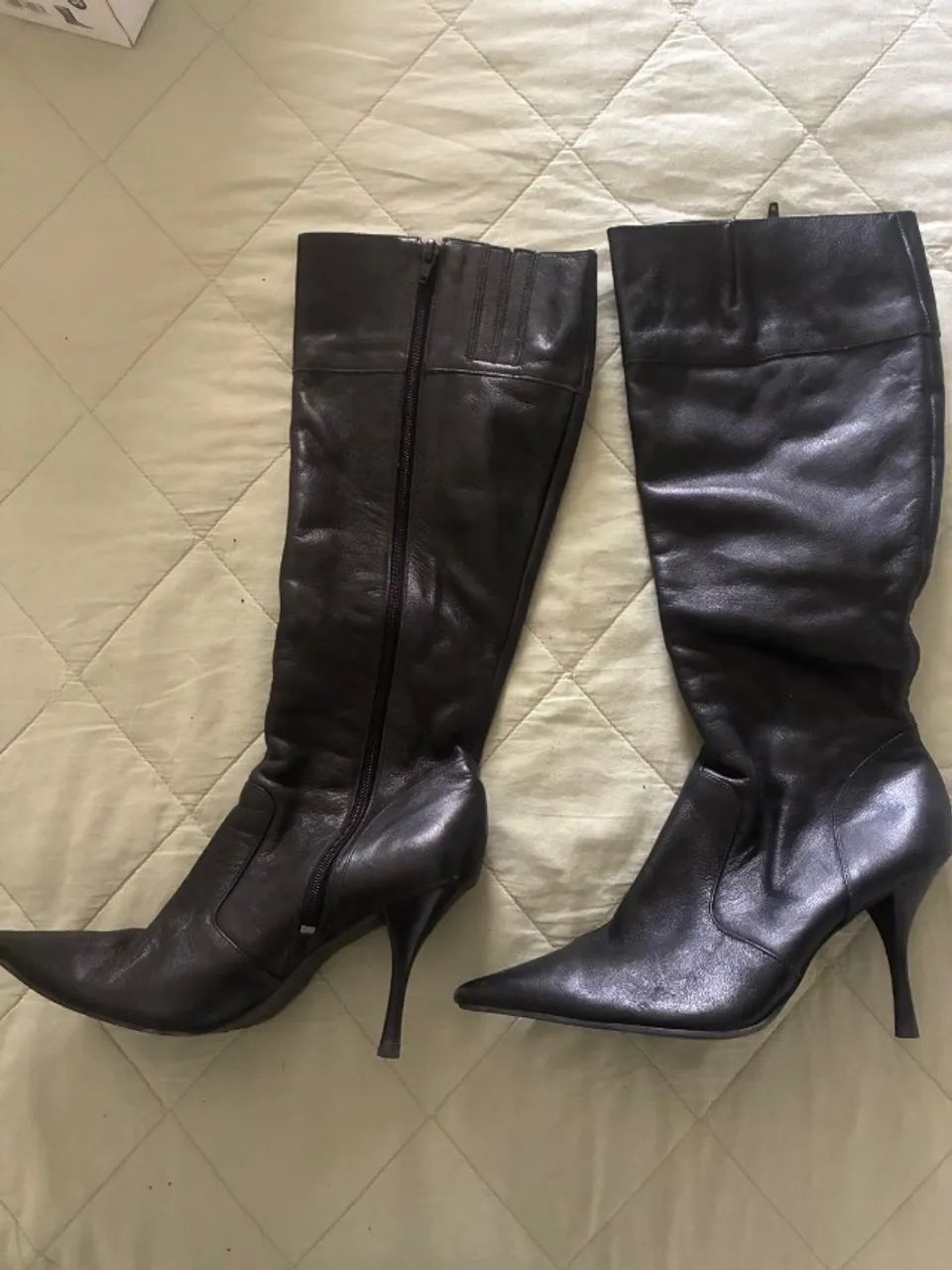 Vendo Bota de Couro Tamanho 36 - Foto 2