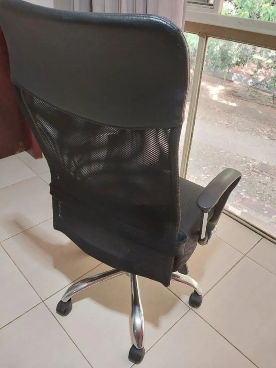 POLTRONA GIRATÓRIA NOVA - Foto 2
