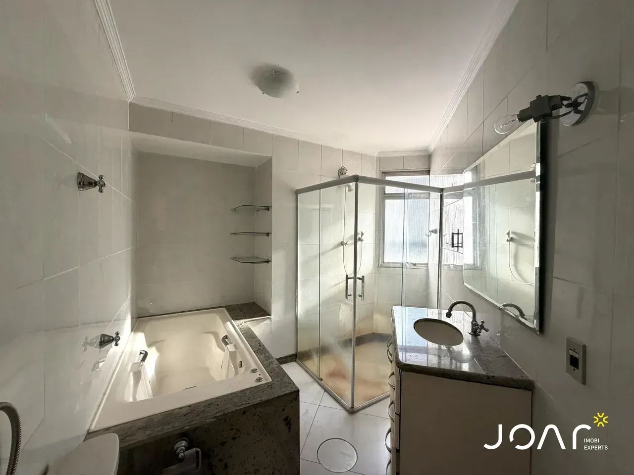 Apartamento para locação com 333 m² e 5 quartos em Lourdes