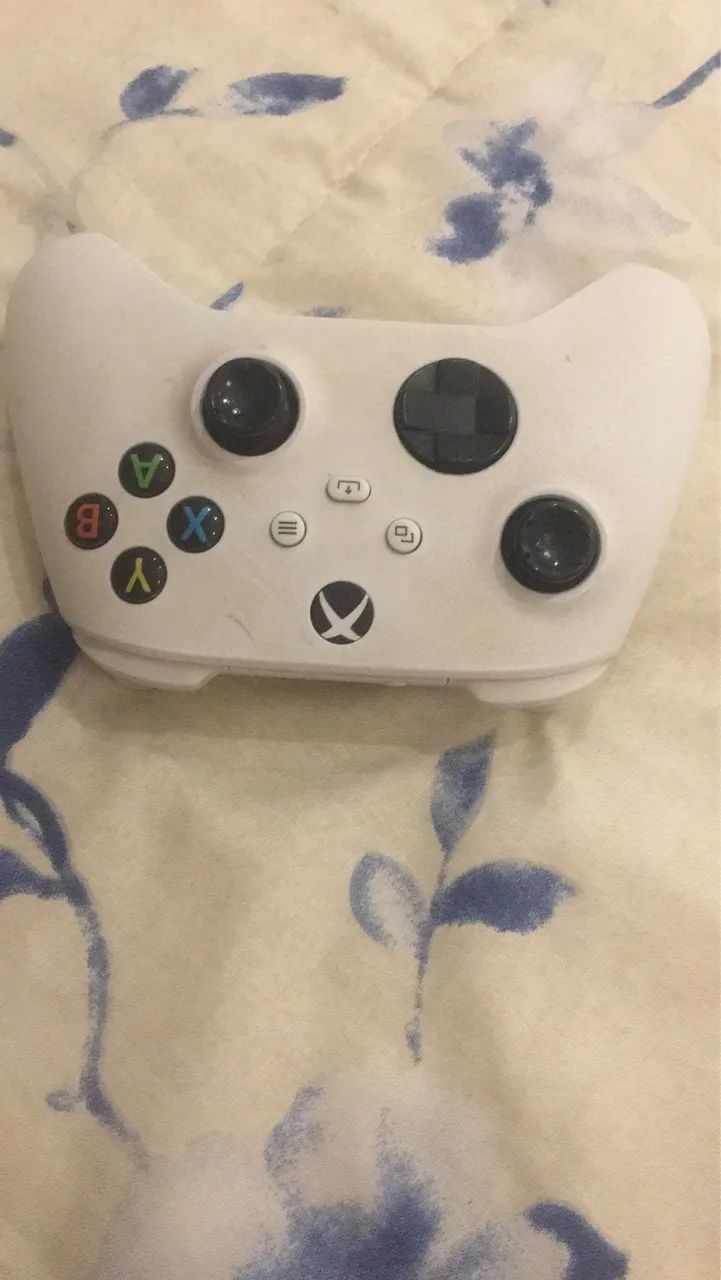 Xbox semi usado com gta minecraft e cuphead 