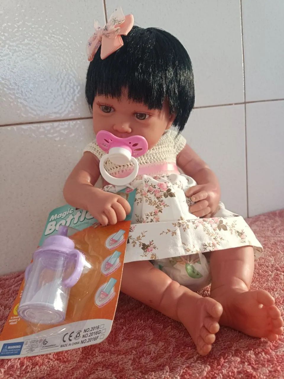 Boneca de vinil com 43 cm