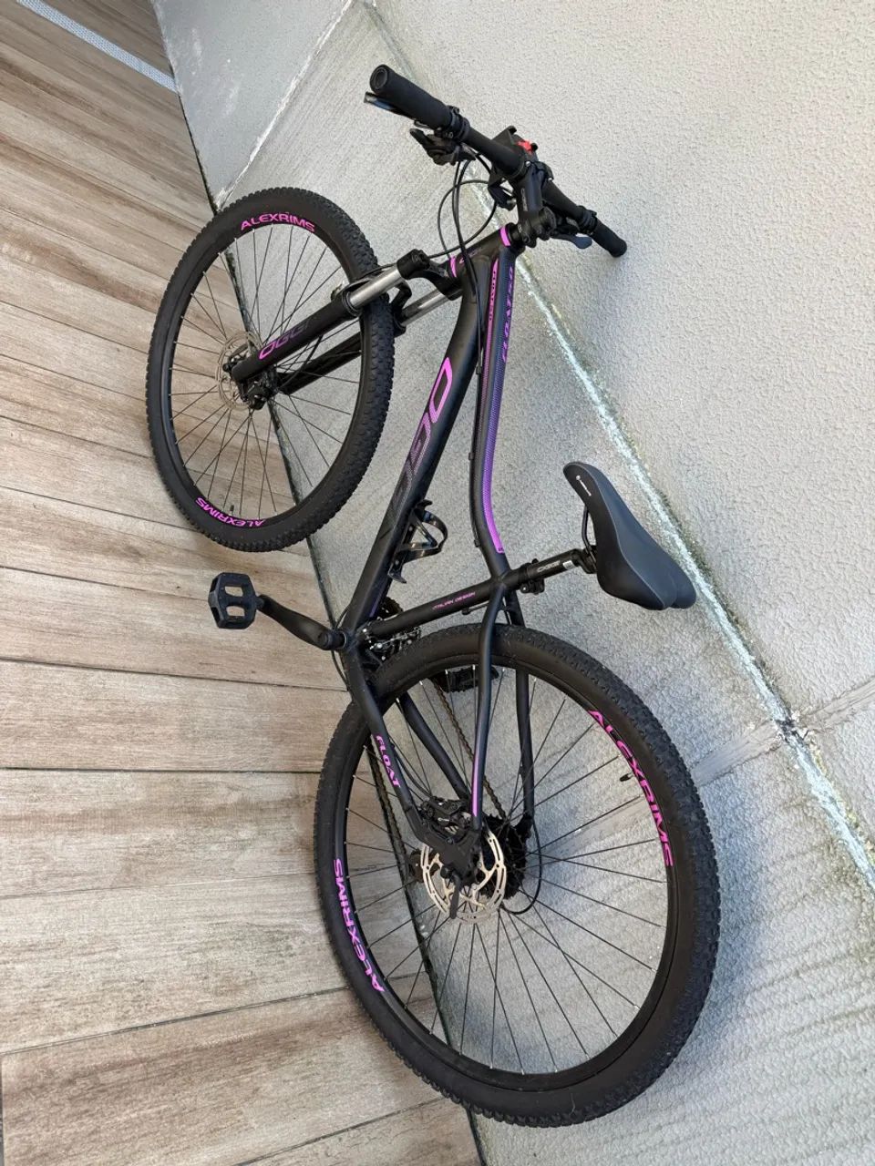 Bicicleta OGGI Float preta e rosa - mountain bike - Foto 5