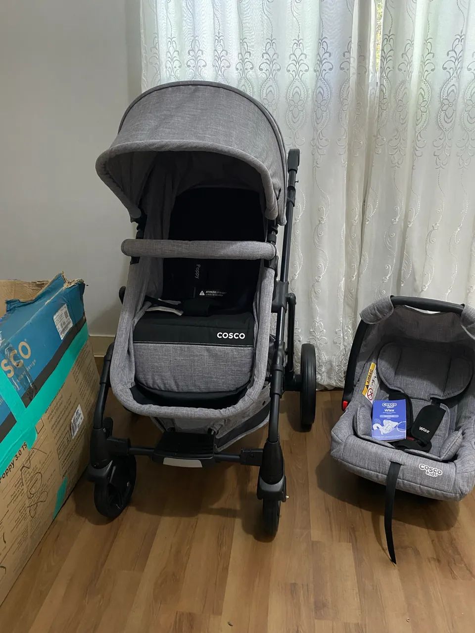 Carrinho seminovo com bebê conforto 