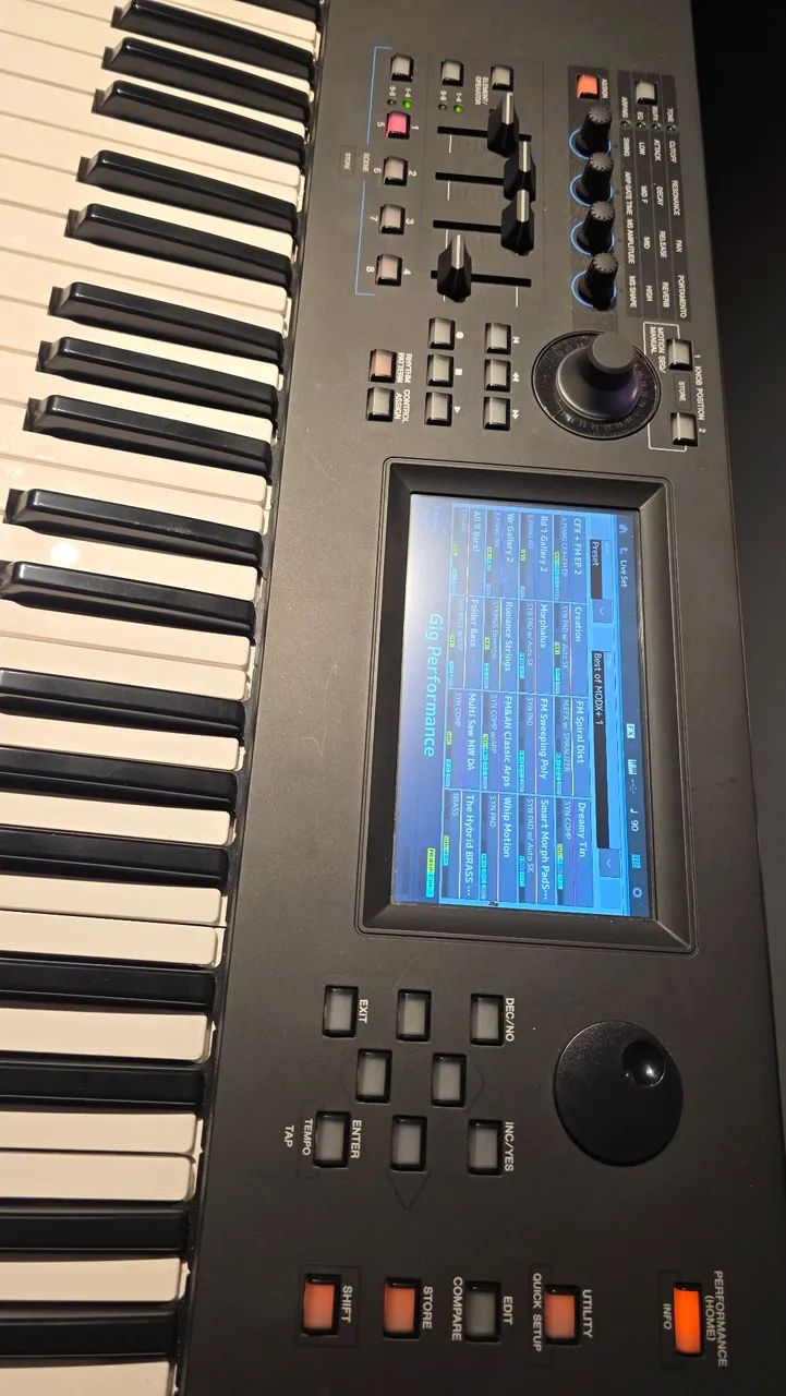 Teclado Yamaha MODX7+ - Foto 2