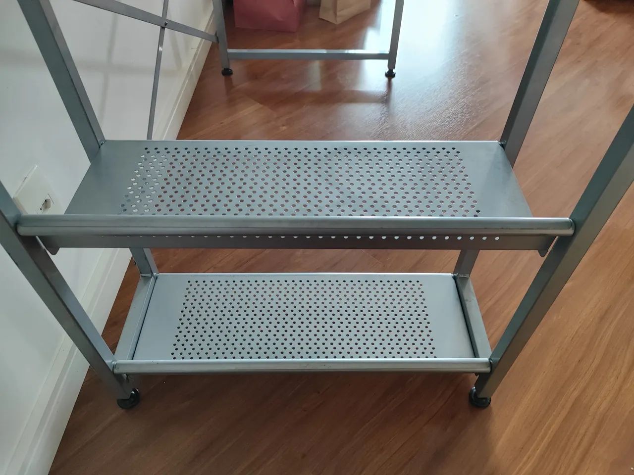 Mesa de vidro com prateleiras Tokstok luxo  - Foto 2
